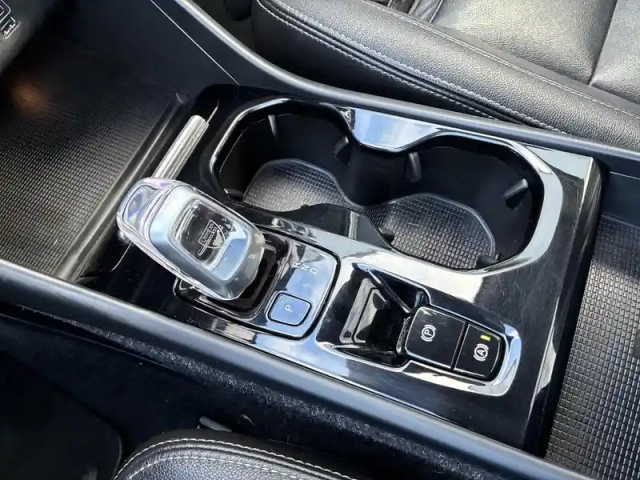 Volvo Xc40 t5 recharge 180+82 ch dct7 — photo 23