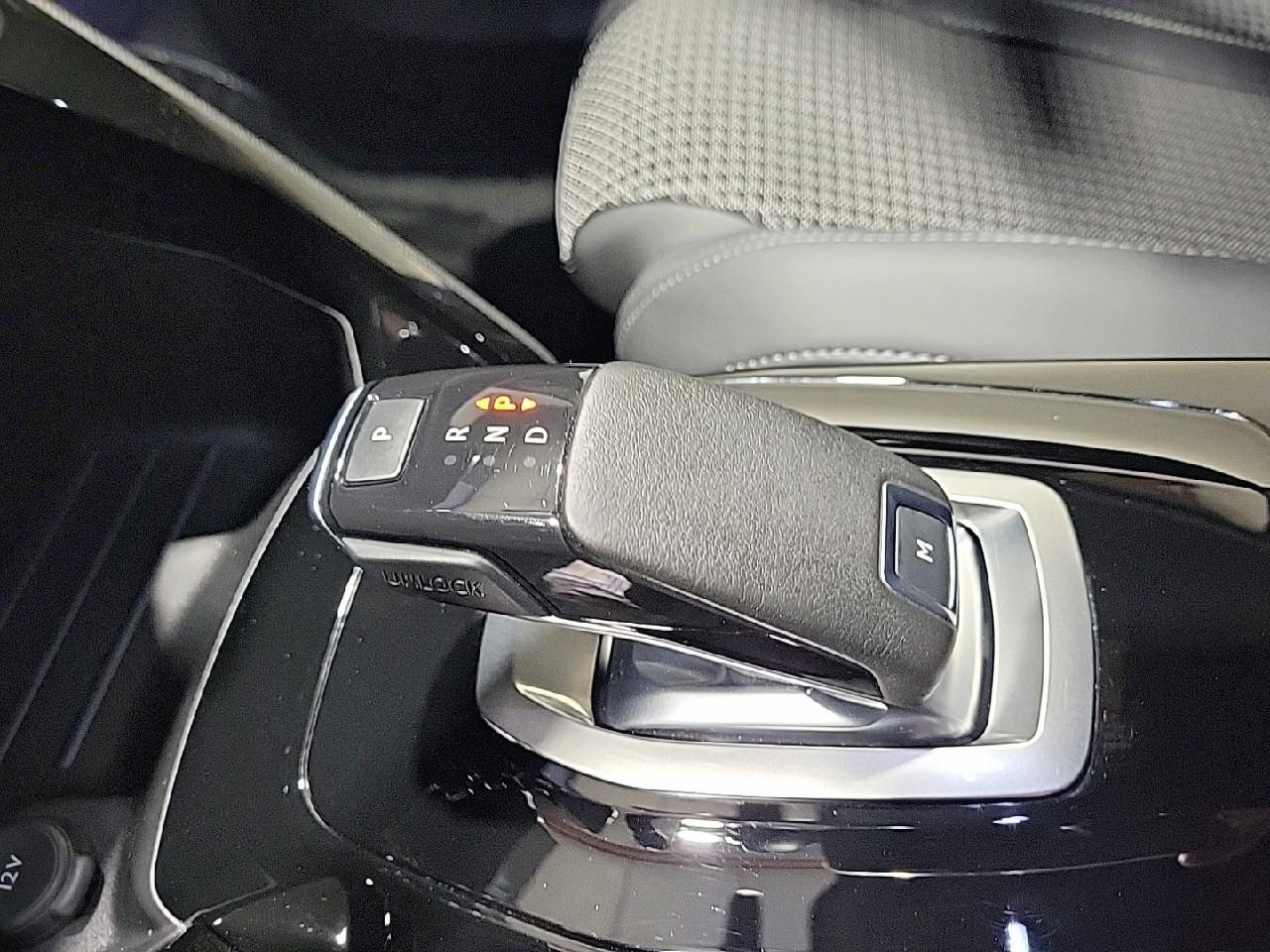 Peugeot 2008 puretech 130 s&s eat8 gt — photo 17