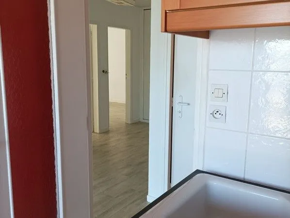 • Appartement T4 de 82 m² situé dans une résidence calme avec un parc arboré et clos