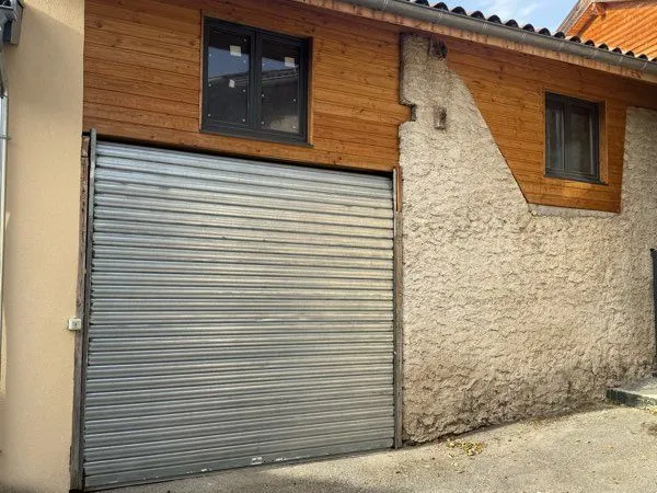 Local entrepot dépôt 140m2 à Claix