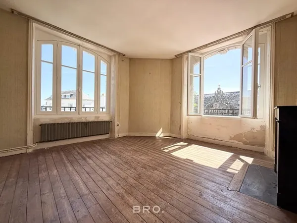 APPARTEMENT - 4 PIÈCES - 85M2 - À RÉNOVER - BOURG DE CARNAC