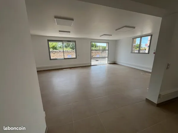 À louer Local commercial / professionnel de 82 m²