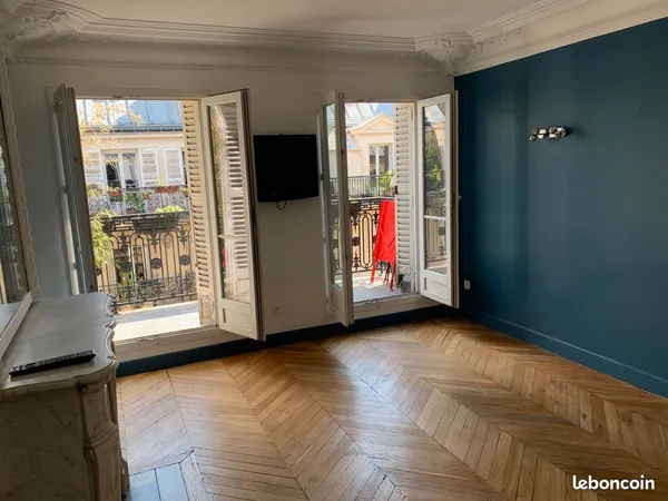 À LOUER - PARIS 9e - 3 PIÈCES LUMINEUX AVEC BALCON-TERRASSE