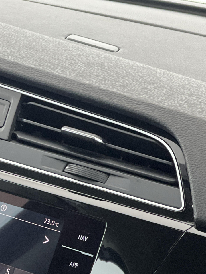 Volkswagen Touran — photo 49
