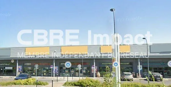 Local commercial 719 m²