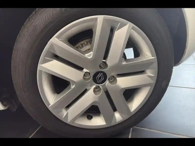 Renault Clio 1.5 blue dci 100ch evolution - 24 — photo 26
