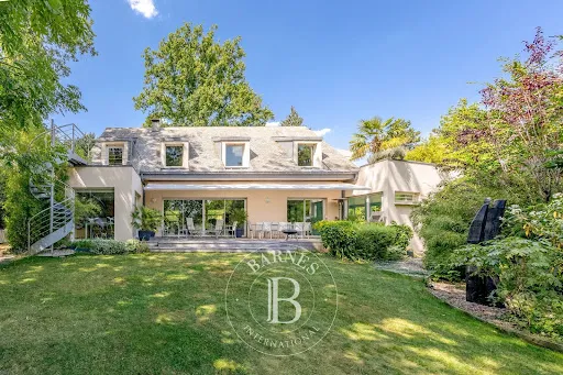 Maison 8 pièces 221 m²