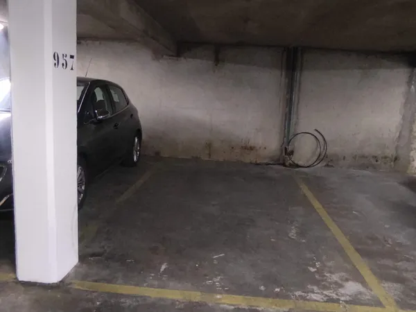 Loue parking 12m² Paris 14ème - Parking / limite avec le 13ème