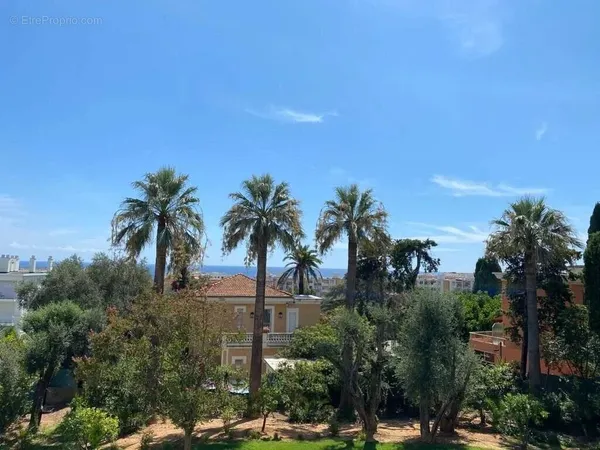 Élégant appartement neuf de 3 pièces dans une résidence sécurisée avec piscine