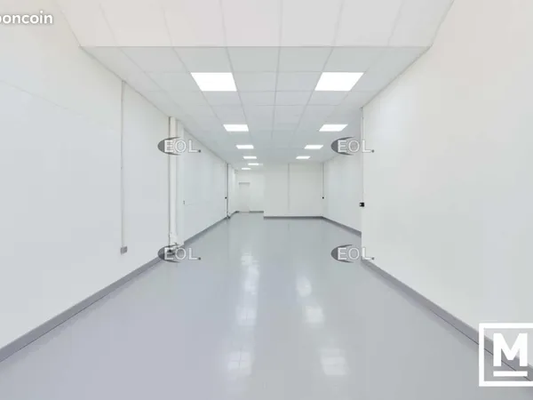 Local logistique 130 m²