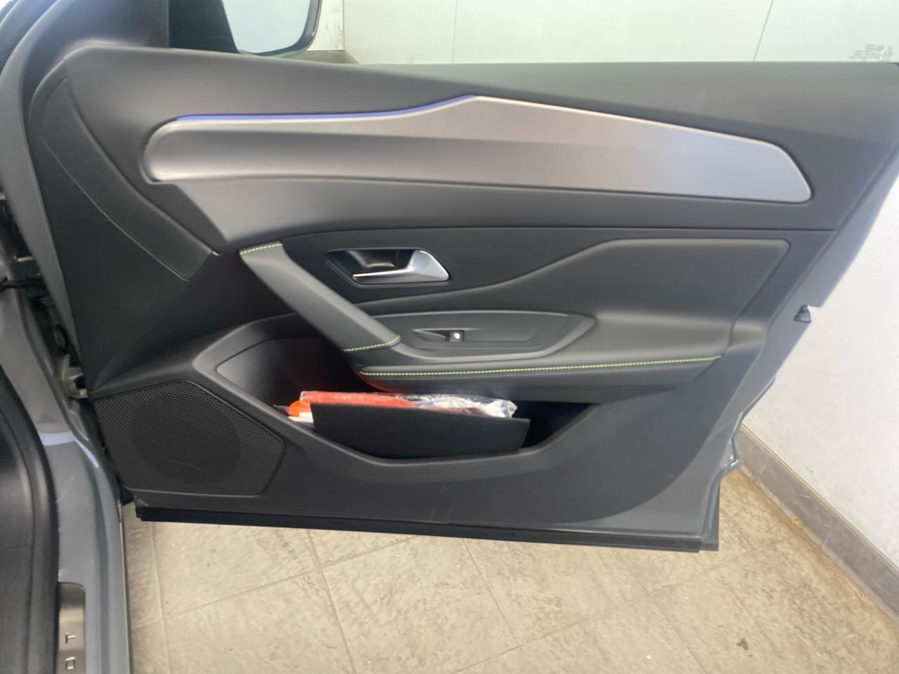 Peugeot 408 hybrid 145 e-dcs6 gt — photo 24