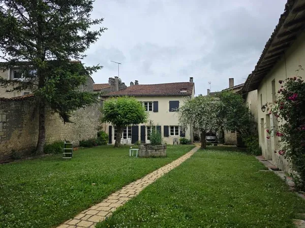 Maison 9 pièces 275 m²
