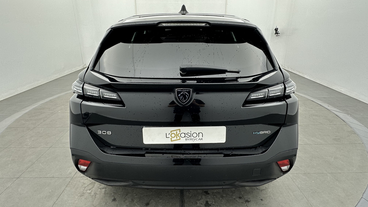 Peugeot 308 SW PHEV 180 e-EAT8 — photo 4