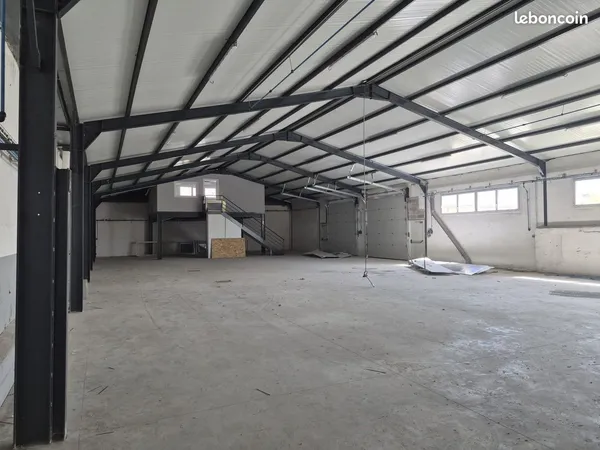 A louer entrepot et bureaux barbentane/graveson za le sagnon