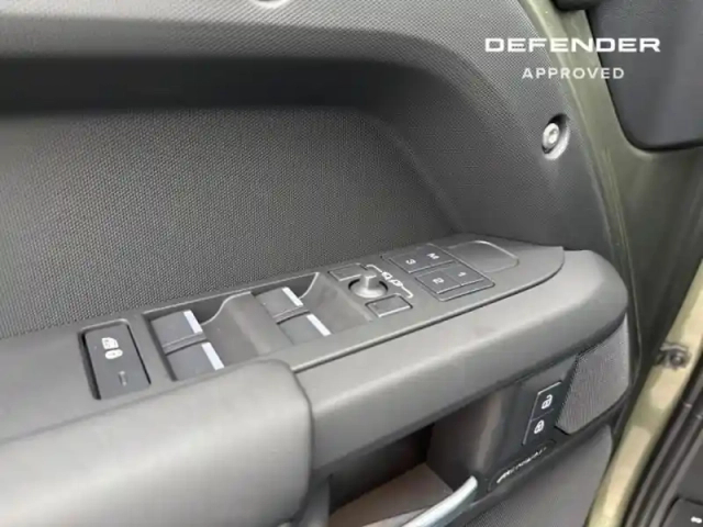 Land Rover Defender 110 2.0 p300e x-dynamic se — photo 13