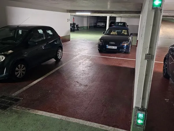 Location Place parking sécurisée bien située