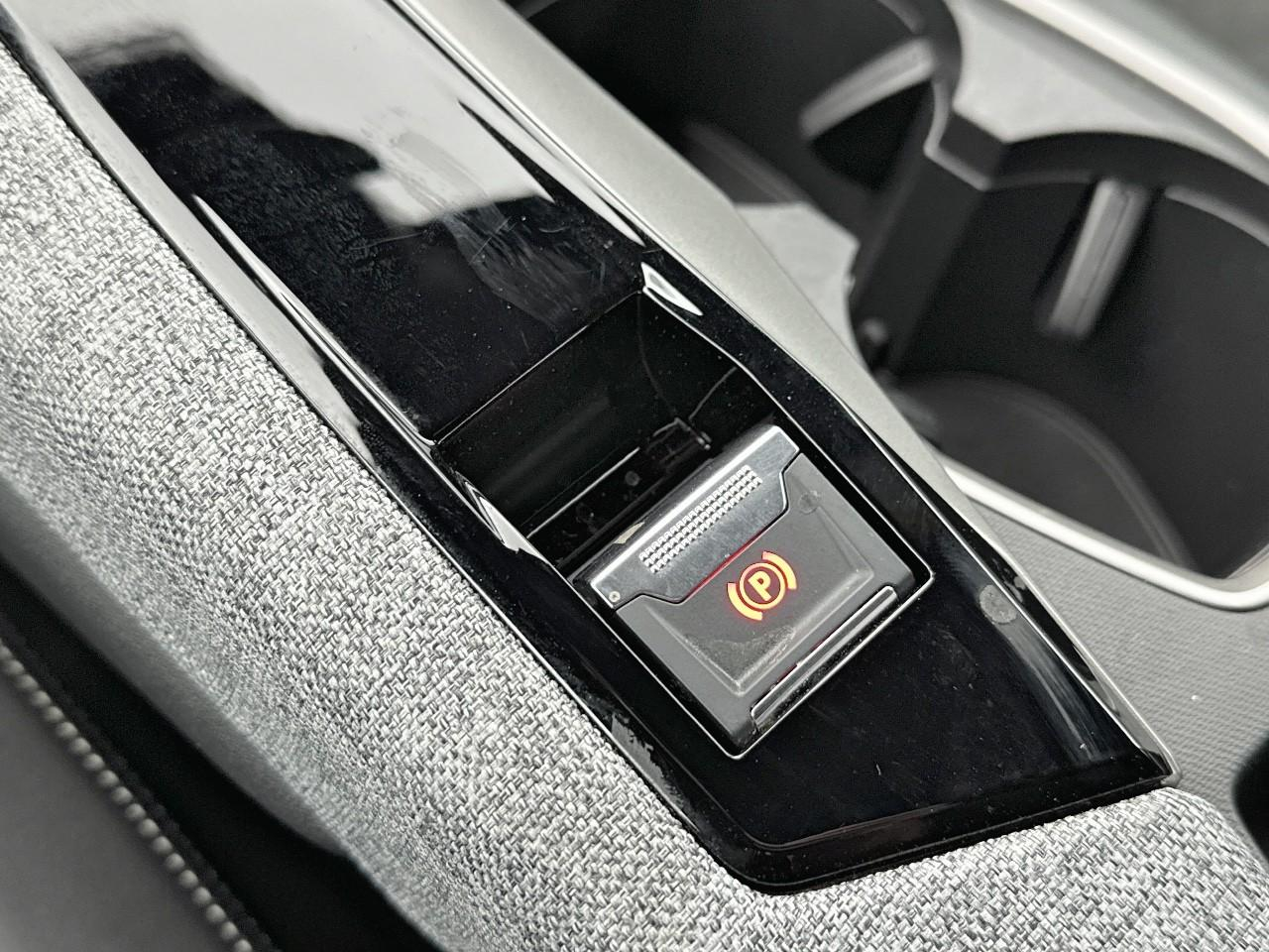 Peugeot 3008 hybrid 145 e-dcs6 gt — photo 32