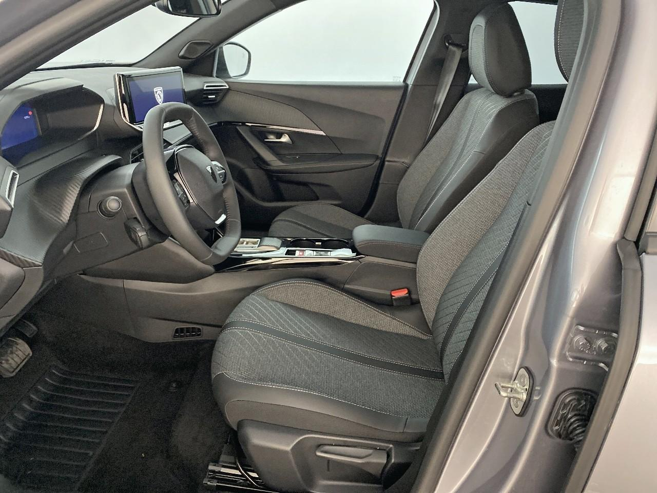 Peugeot 2008 hybrid 145 ch e-dcs6 allure — photo 9
