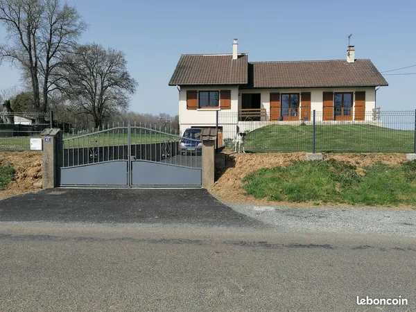 Maison sur sous-sol semi -enterré
