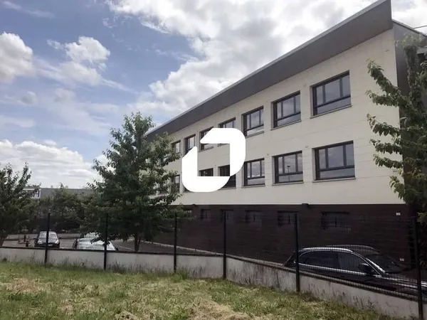 Bureau 325 m²