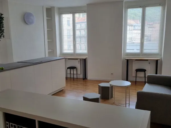 APPARTEMENT F3 MEUBLÉ AU COEUR DU CENTRE VILLE