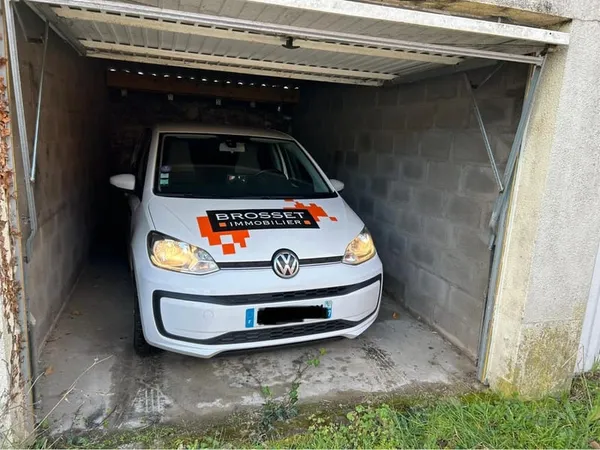Stationnement Location Tours   96€