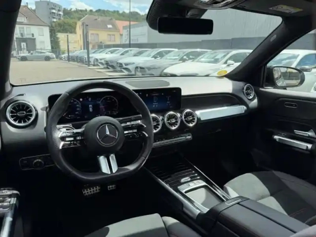 Mercedes Glb 200 d amg line — photo 31
