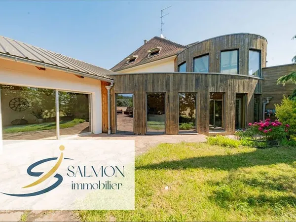 Maison 7 pièces 235 m²