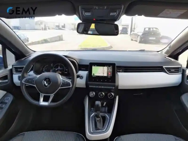 Renault Clio e-tech 140 - 21n — photo 8