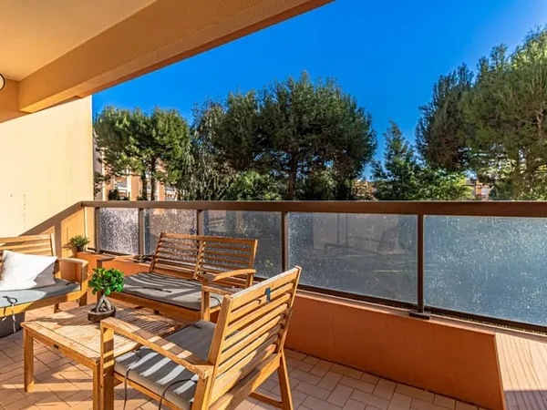 Le golfe juan, 2 pièces avec terrasse sud, cave, parking