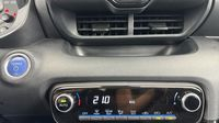 Toyota Yaris 116h Dynamic 5p MY22 — photo 19