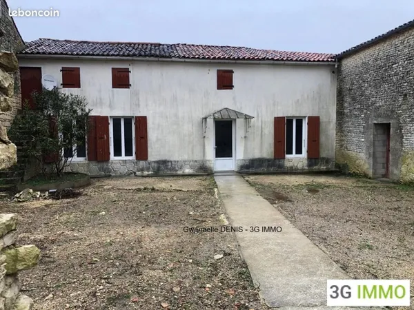 Maison de village à rénover | Fort potentiel et terrain | 5 minutes de Matha