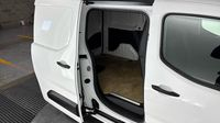 Peugeot Partner Standard 650kg BlueHDi 100ch S&S Asphalt — photo 13