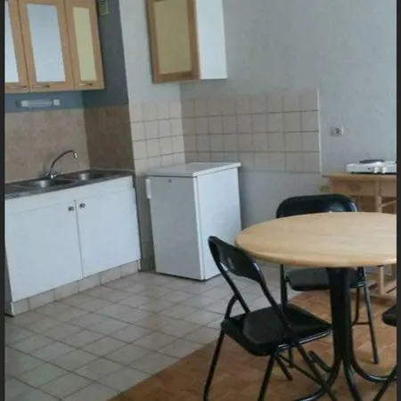Particulier loue T1 semi meublé à Grenoble