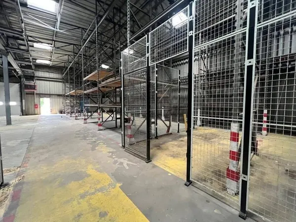 Local d'activité 551 m²