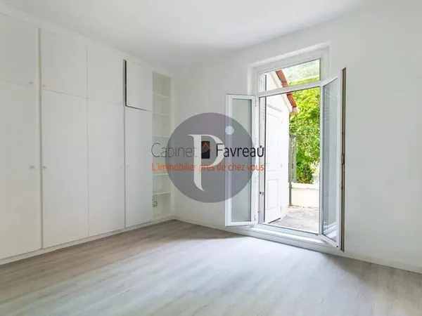 Local commercial 1 pièce 53 m²