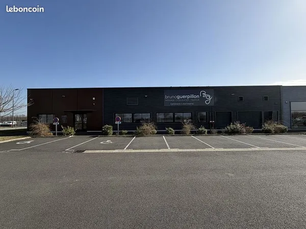 Local commercial 645 m²