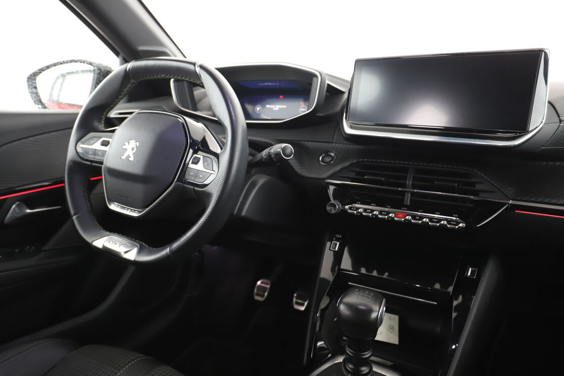 Peugeot 208 1.2 PureTech GT — photo 12