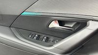 Peugeot 2008 1.2 PureTech 100ch S&S Allure Pack — photo 18