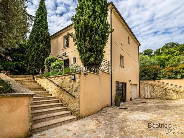 Demeure 7 pièces 180 m²