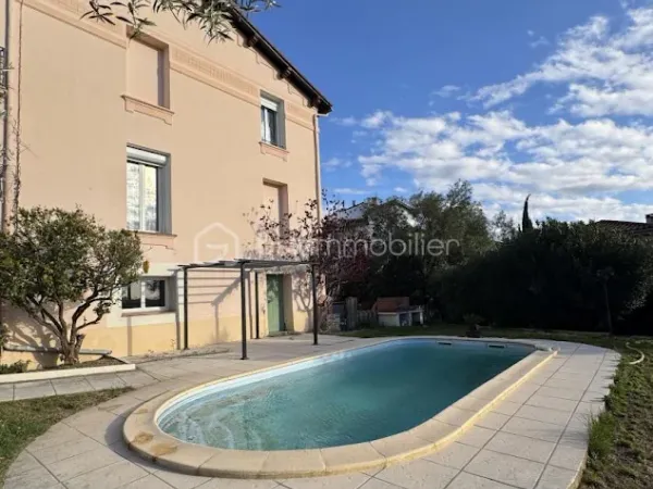 Propriété 8 pièces 139 m²