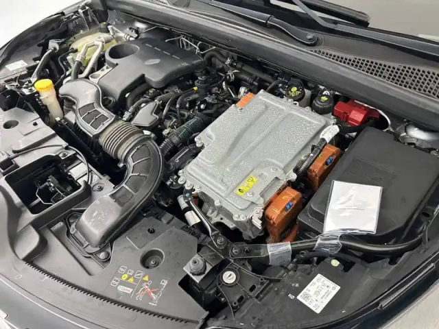 Renault Captur e-tech plug-in 160 - 21 — photo 36