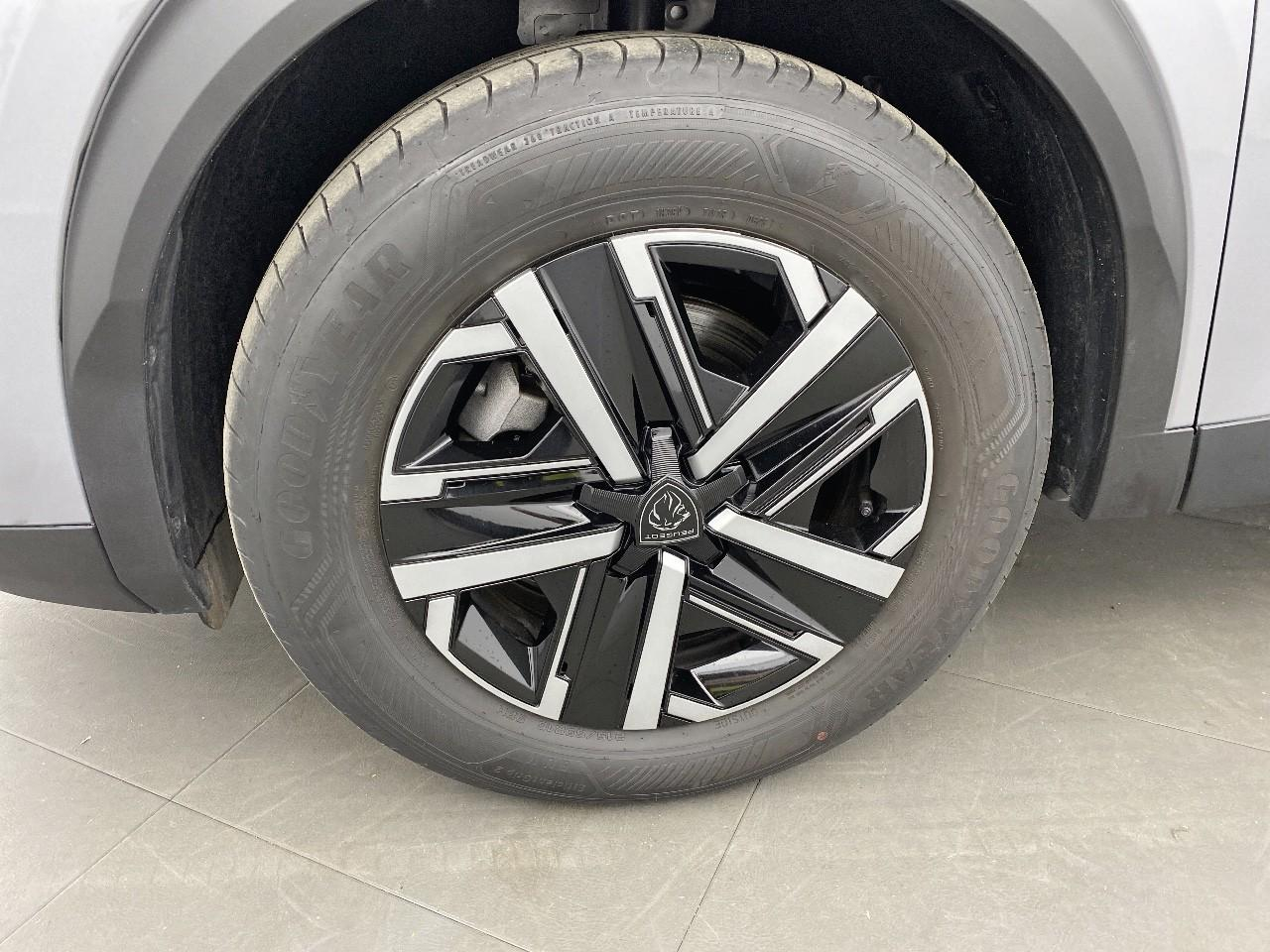 Peugeot 2008 hybrid 145 e-dcs6 style — photo 11