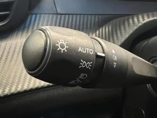 Peugeot 2008 1.2 puretech 130ch s&amp;s allure pack eat8 — photo 14