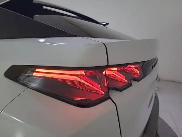 Peugeot 3008 hybrid 136 e-dcs6 — photo 53