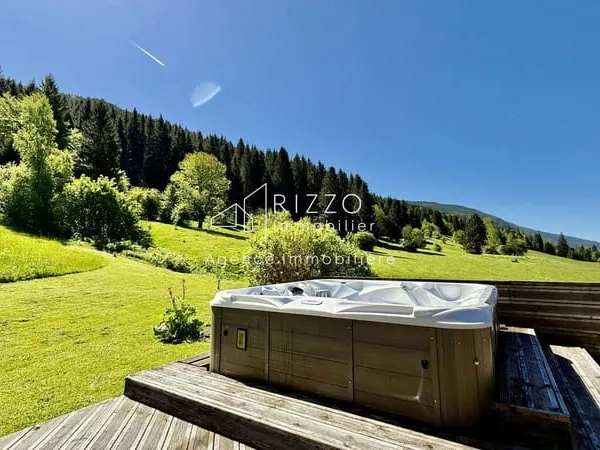 Maison 8 pièces 303 m²
