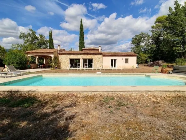 Maison de plain pied proche des commerces - Fayence