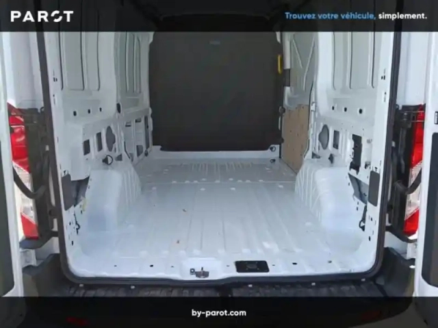Ford Transit fourgon fg t310 l2h2 2.0 ecoblue 130ch ambiente — photo 11