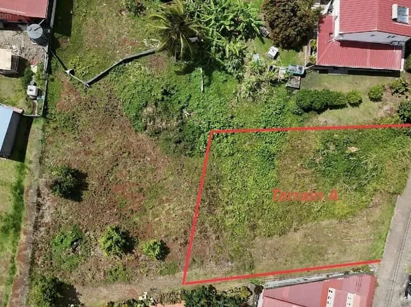 Terrain 650 m²