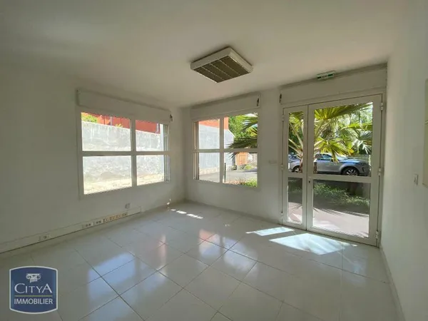 Local commercial 1 pièce 35 m²